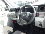 ★フロントシート★ 自然な姿勢のままでいられるシートが、運転しやすさと疲れにくさを感じさせてくれるはずです♪