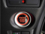 【Hondaスマートキーシステム】ボタンひとつでカギの施錠ができ、ノブ操作だけでエンジンの始動が可能。