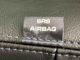 車両側方からの衝撃を緩和するSRSサイドエアバッグ(運転席/助手席)に加えて,SRSカーテンシールドエアバックも標準装備