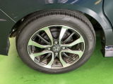 かっこいい【アルミホイール】を履いていますので、足元が引きしまっていますね