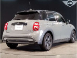 こちらのMINI認定中古車は整備・保証付きでございます。納車前整備費用はお見積書内に別途追加計上する事はございません。認定中古車整備・保証付きのお支払総額でお見積りご確認の上、他店とお比べください!!