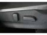 パワーシート(乗り降りから、運転席のポジション設定まで、ボタンで一つで微調整できます。高級車の必須アイテムです。)