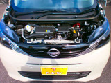 エンジンルームもキレイです。納車前にキッチリ整備してお渡しいたしますので、安心してお乗りいただけます。