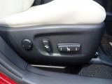 パワーシート搭載しております!微妙な調整が手軽にでき、ピッタリのポジションで運転することが可能です♪