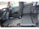 助手席・後部座席がフラットにできます