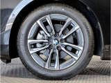 BMW純正アルミホイールです。納車時にはアルミホイールコーティングも承っております!是非ご検討下さいませ。