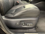 パワーシート搭載、微妙な調整が手軽にでき、ピッタリのポジションで運転することが可能です。