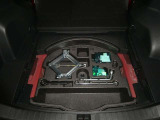 【車載工具】タイヤ交換には必需品ですね!万が一に役立つ工具です。緊急時に備え、使い方をしっかり覚えておきましょう。