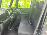 シンプルで使いやすい空間設計で、運転をサポート。細部にまでこだわった設計は、快適なドライビングを約束します。運転しやすい空間です。