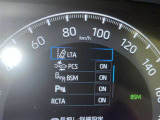隣車線を走る車両をレーダーで検知し、ドアミラーでは確認しにくい後側方エリアに存在する車両に加え、急接近してくる車両も検知します。車両を検知するとドアミラーに搭載されたLEDインジケーターが点灯します。