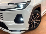 【LEDヘッドライト】悪天候や夜間走行時も良好な視界を確保し安心して運転できる高輝度LEDヘッドライトを装備!点灯速度が早く、消費電力も抑えられています。