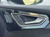 シートメモリー機能付き。運転手が変わっても、ボタン1つでスムーズにポジション設定できます