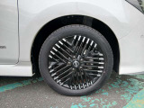 純正アルミホイール タイヤサイズ 215/50R17