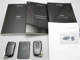 取説・メンテナンスノート・スマートキー・カードキーの4点セットです。