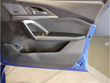BMWはドアが分厚いです。衝突によりドアがつぶれてしまった場合にも外からいち早くドアを開けれるよう考えられています。数十秒の救出の遅れが命につながりかねない場合、こういった配慮が重要なポイントです。