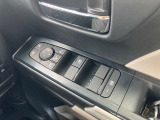 全席パワーウィンドウとなっています。運転席はオートになっているのでワンタッチ開閉することが出来ます。
