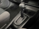 操作が簡単なシフトレバーですのでストレスなく運転が出来ますよ!