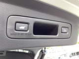 荷物を抱えていてもラクに開け閉め。Hondaスマートキーを持っていれば、開扉だけでなく、閉扉までをハンズフリーで行うことができます