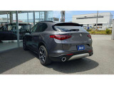 専任スタッフにより、外装はポリッシャーでの磨き仕上げ。