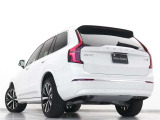 マイルドハイブリッドを搭載した7シーターSUV。街中でも高速道路でも、電動パワートレーンならではの発進時からなめらかな加速フィールをお楽しみいただけます。