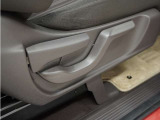 ◆シートハイトアジャスター◆運転席を上下に高さ調節ができます!運転ポジションを体格に合わせてシート調整できます。