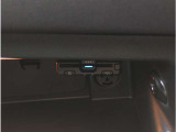 【ETC車載器付】ETCが装備されております。ダッシュボード内の天井部に装着されております。