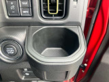 ドリンクホルダー装備☆運転席右側についていますのでドリンクも取り出しやすい☆