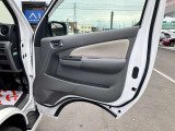 運転席ドア内張の状態です。