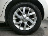 タイヤサイズは185/65R15