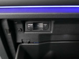 グローブボックス内に綺麗に収納されているETCユニットは美観を損なうことなく邪魔にならないよう取り付けられています。