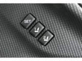 運転席シートポジションメモリー機能 : リフター、チルト、リクライニングの各ポジションを自動的に再現できます。