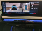 【ⅰドライブナビゲーション】文字情報も鮮明に表示する高解像度カラーディスプレイを採用。視認性に優れた地図デザインと特徴的な建造物を目印にした描写表示で現在位置を把握できます。地図データの更新も可能です