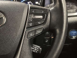 マルチインフォメーションディスプレイ内の表示切替や運転支援機能、オーディオの操作をステアリングから手を放さず行うことができ、運転に集中できます。