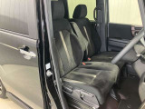 運転席・助手席にはシートヒーター付き!寒い日のドライブも快適です♪