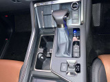 運転操作しやすい位置にあるシフトレバー