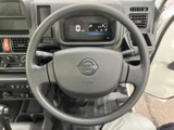 しっかりとした握り心地で、安定した操縦が可能。長距離運転でも疲れにくく、快適なドライブを実現します。