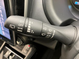 雨天時や視界不良時でも、安心して運転できるワイパー機能。レバー操作で簡単に調整でき、快適なドライビングをサポートします。