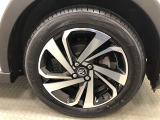Zグレード専用17インチ純正アルミホイール(195/60R17)装着です。