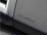 ◆助手席エアバッグ◆SRSエアバッグは、シートベルトだけでは防ぎきれない衝突時の衝撃から乗員を守るための安全装置。衝突時に瞬時に膨らみ、頭部や胸部がダッシュボードに直接衝突するのを防ぎます。
