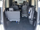 3列目のシートを容易に跳ね上げ出来るので大型の荷物もさっと積むことが出来ます。