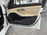 完成度の高いBMW認定中古車は、ご購入後も安心です。また、保証期間中は、365日24時間体制(フリーダイアル)で、万一の故障などの様々なトラブルにも対応いたします。