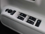 運転席からも操作可能な全席パワーウィンドウが装備されています。