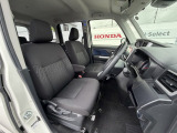 運転席・助手席は座り心地が良く、乗り降りもラクラクです!