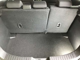 ラゲッジルームには荷物もしっかり積み込めます。大きめのお荷物も後部座席を倒せるのでばっちりです!