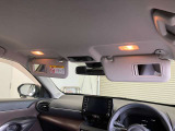 サンバイザーは運転席・助手席バニティーミラー、照明付きです!