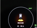 『パーキングセンサー』で周辺の障害物を検知。音とディスプレー表示で、ドライバーに注意を促してくれます!