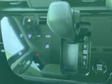 視界を確保するワイパー操作は、レバー一つで簡単に行えます。雨天時でもクリアな視界を維持し、安全運転を支援します。