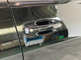 品質へのこだわり!フロアマットやシートなど車内をキレイに清掃し、ニオイや汚れなどを徹底的にクリーニングしてもらっております。室内はピカピカです☆