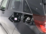 こちらのお車は給油口が左側となっております。
