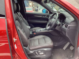運転席10Wayパワーシート 電動で前後スライド、シート全体と前端高さ、背もたれ角度、ランバーサポートの調整ができます。 シートポジション(ランバーサポートを除く)メモリー機能も備えています。